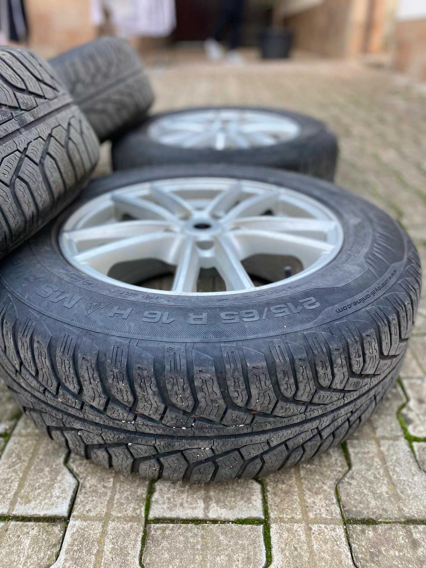 Vand jante cu anvelope M+S 215/65 R16 H pentru Audi