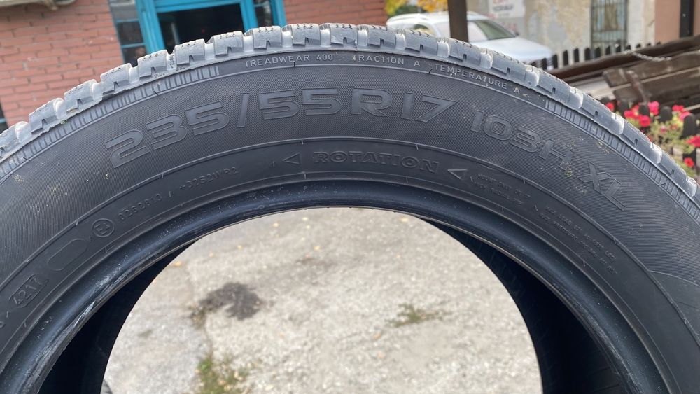 Продавам 4бр. Зимни гуми 235/55/17 Nokian