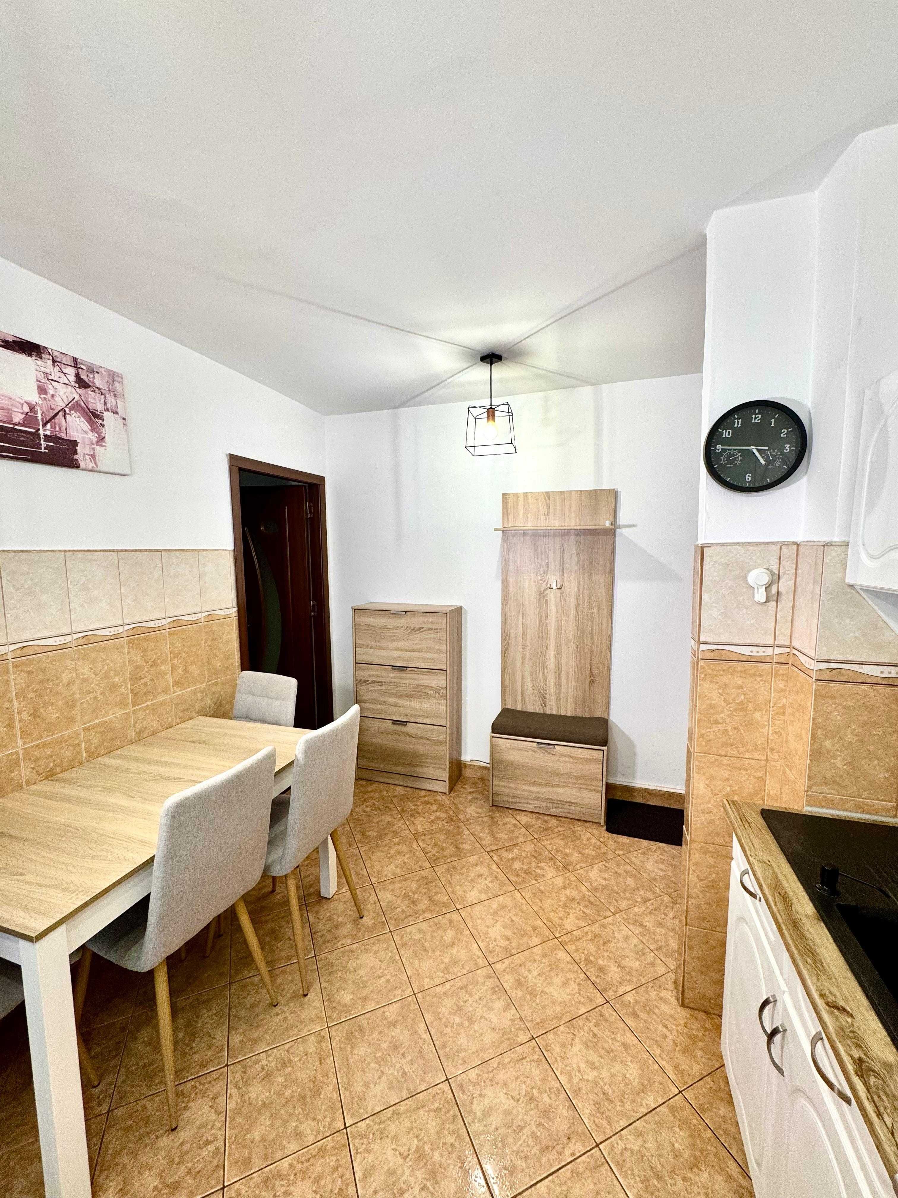 Apartament de vanzare, complet utilat si mobilat, în zona Shopping Cit