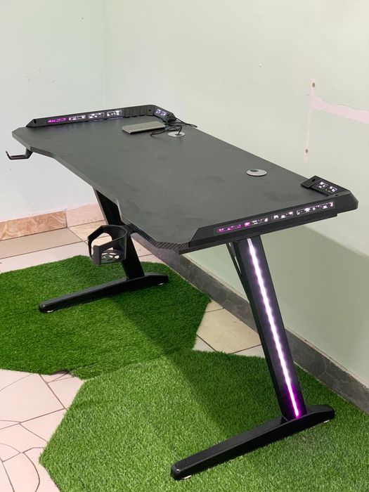 Компьютерный стол. Стол