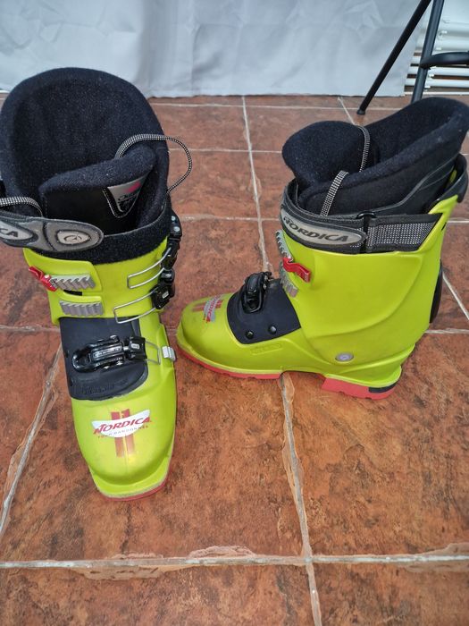 Clăpari Nordica marimea 26.5