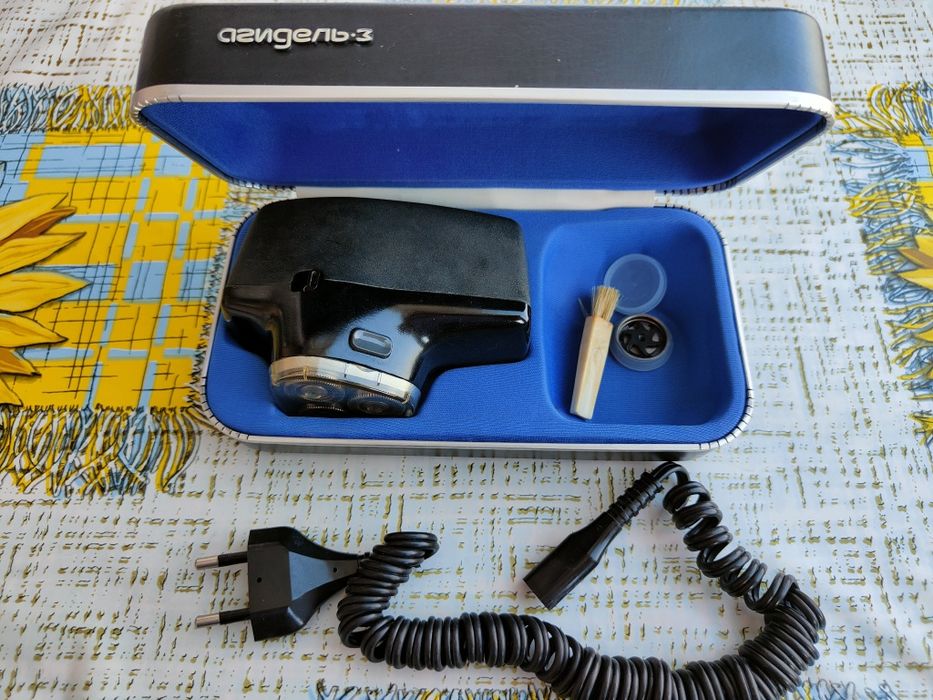 Aparat de ras electric rusesc