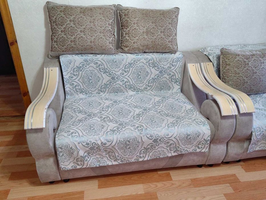Отдам диван  бесплатно