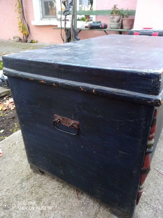 Стар сандък на 100 години