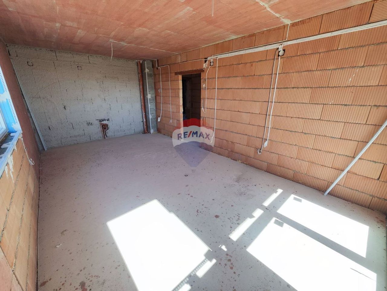 Продава се Двустаен апартамент в Варна, Виница - 59 кв.м за 1589 €/кв.м - Снимка #2