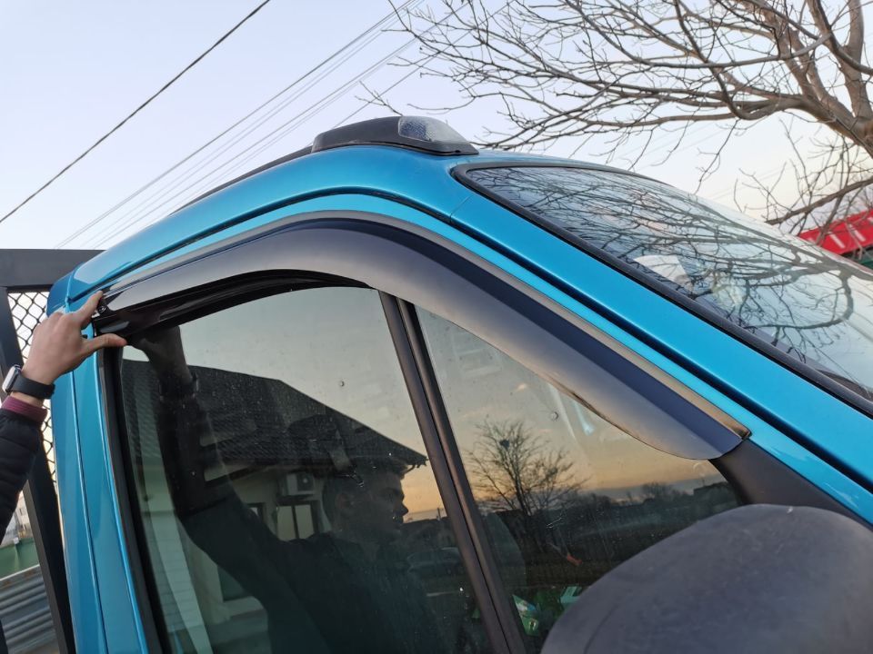 Paravanturi geam iveco daily, husa capota, capace roti, huse scaune, parasolar parbriz