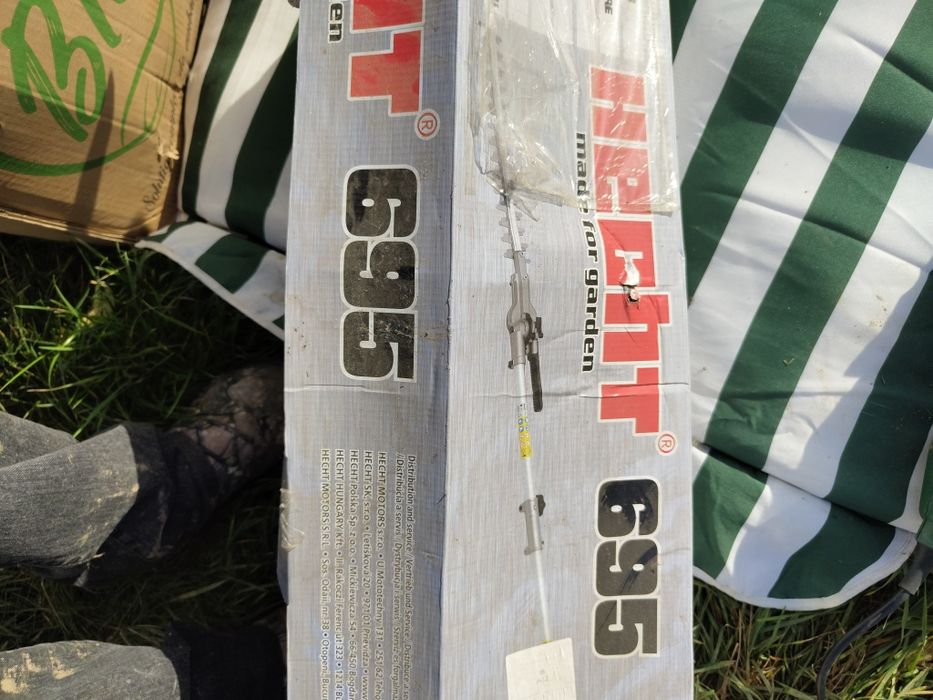Trimmer/foarfec electric pentru gard viu telescopic Hecht 695