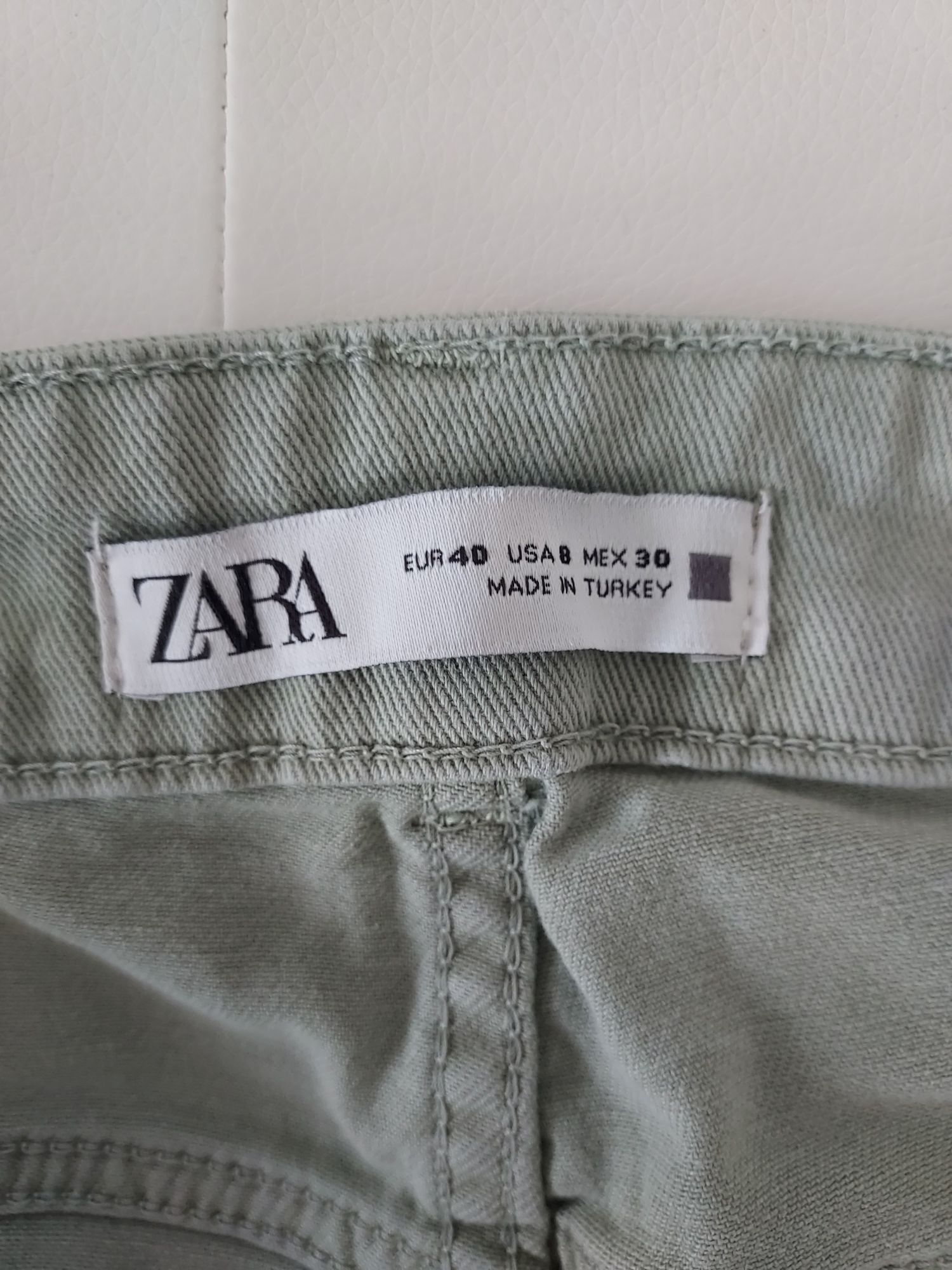 vând pantaloni Cargo dama,model nou de la Zara,marimea 40,noi,produs d