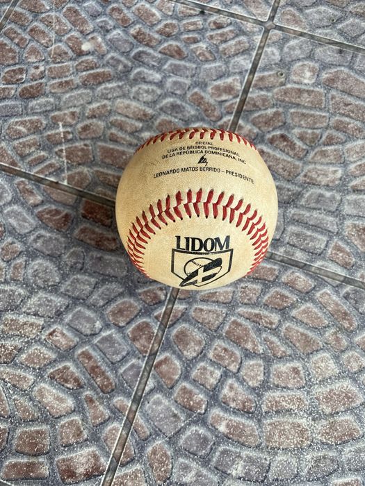 Minge de fotbal Kappa ; Mingi și mănuși de baseball