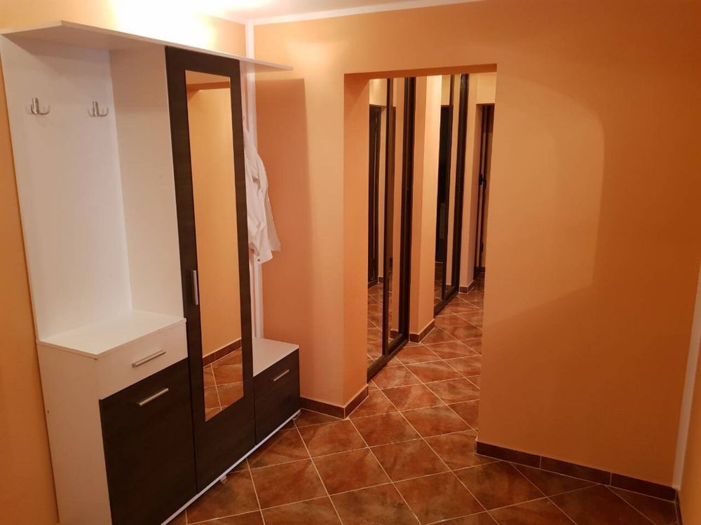 Vand apartament 3 camere, zona Buzaului