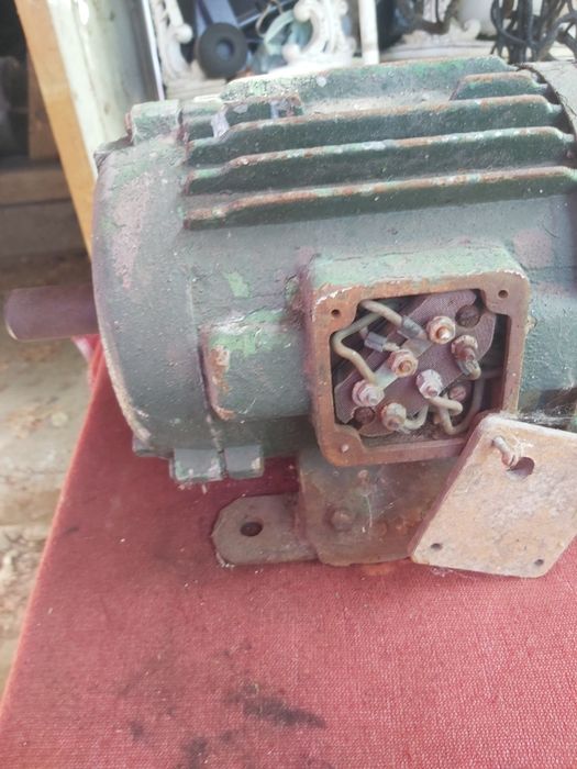 Motor electric trifazat