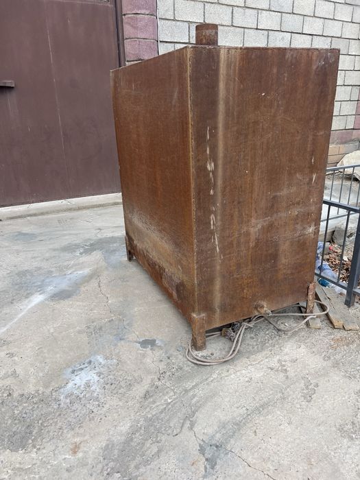 Бак железный объемом 1 куб