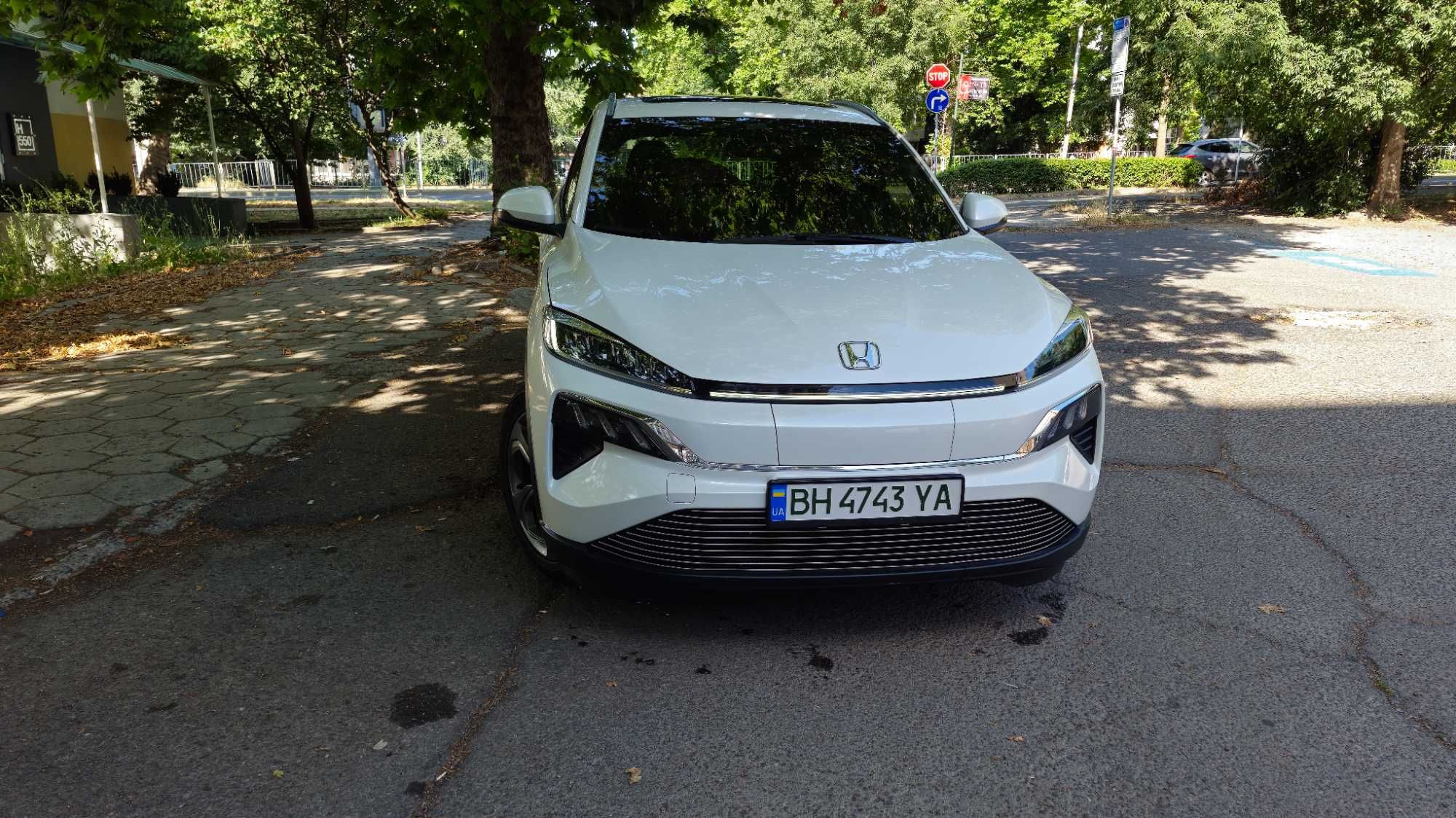 Продавам електрически автомобил Хонда.