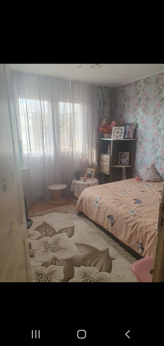 Vând apartament cu 4 camere