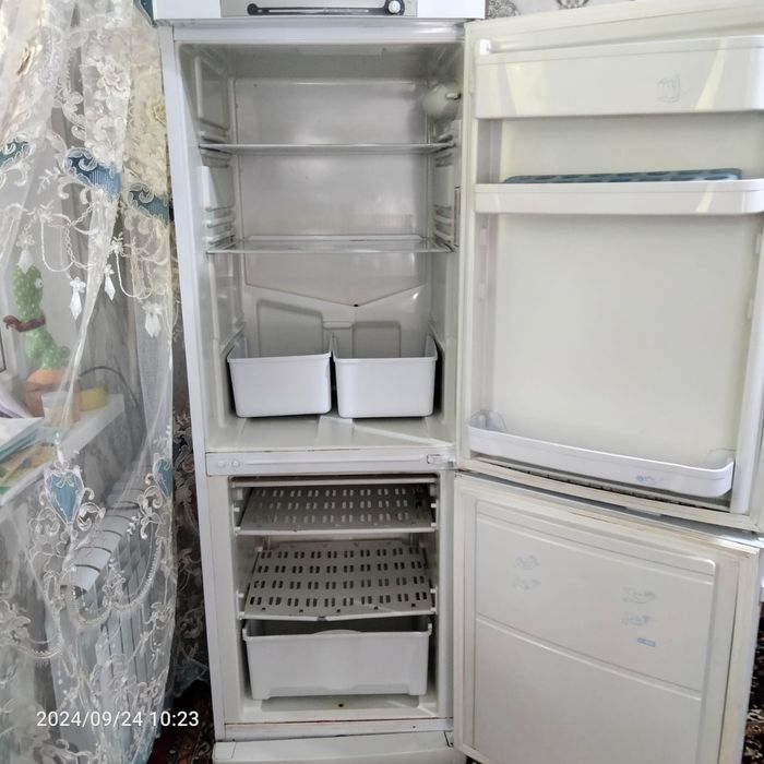 Холодильник Indesit