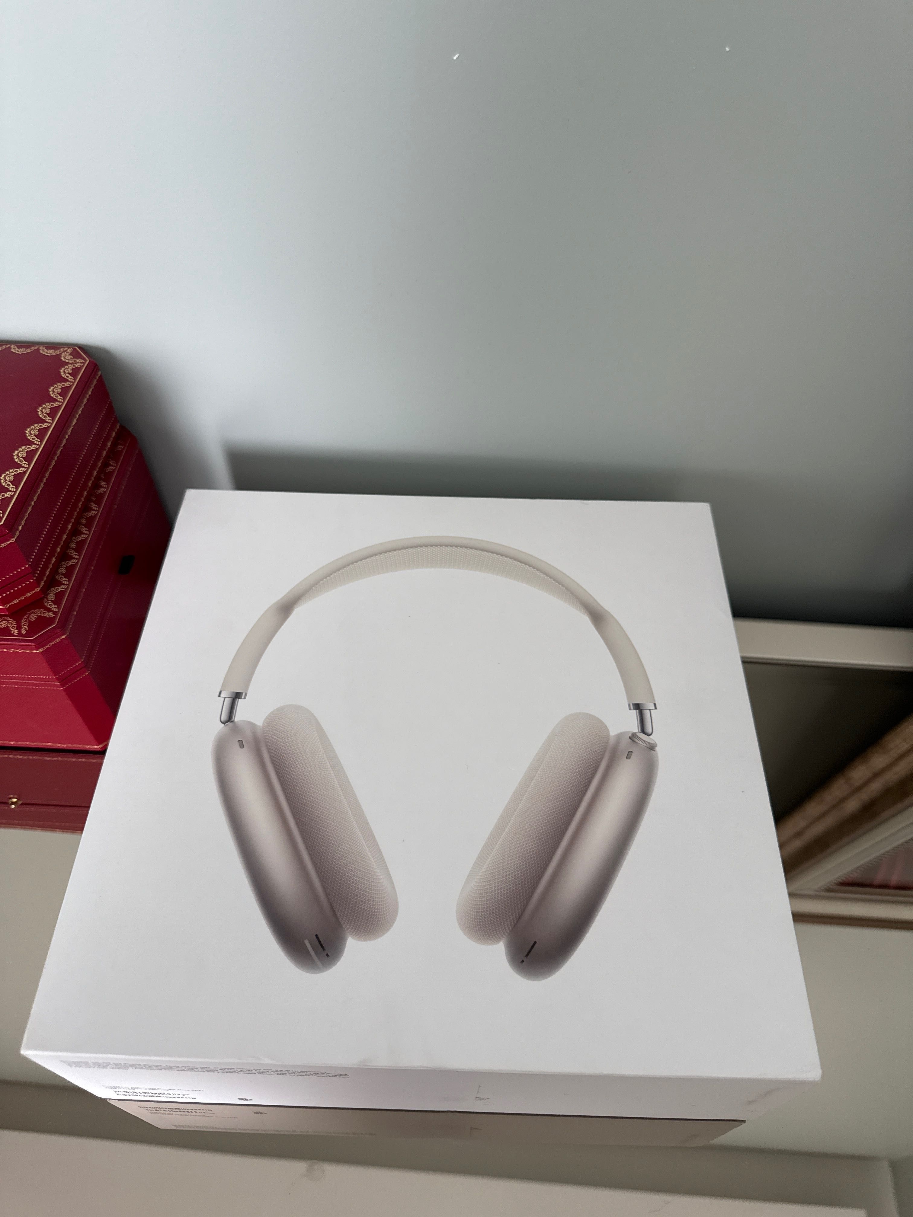 AirPods Max with Smart Case