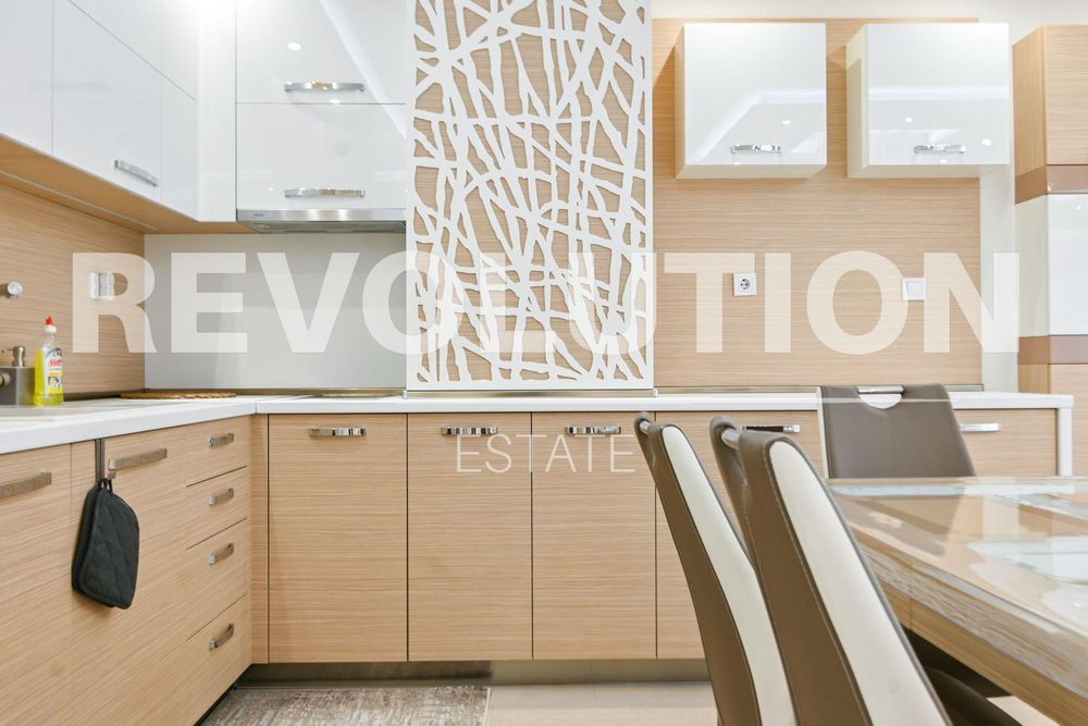 Тристаен апартамент в ж.к. Хиподрума.