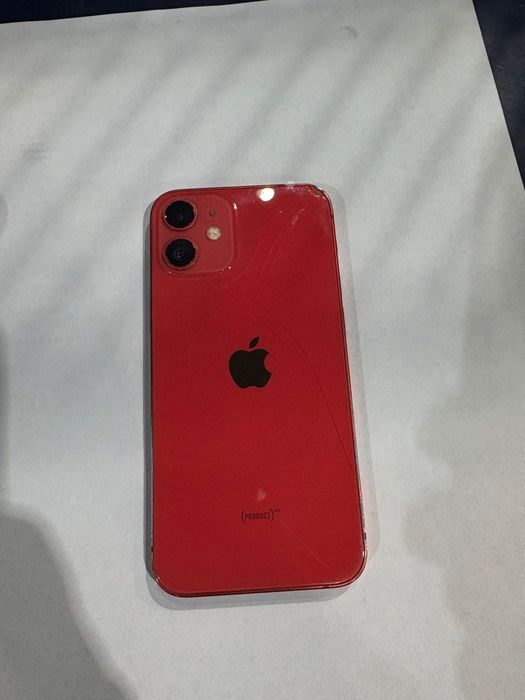 Продава се Iphone 12 mini