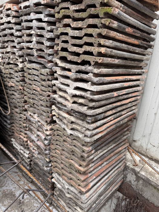 Tigla veche in stare buna