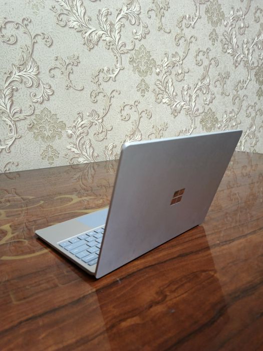 Microsoft Surface 3(15-inch) noutbuk sotiladi