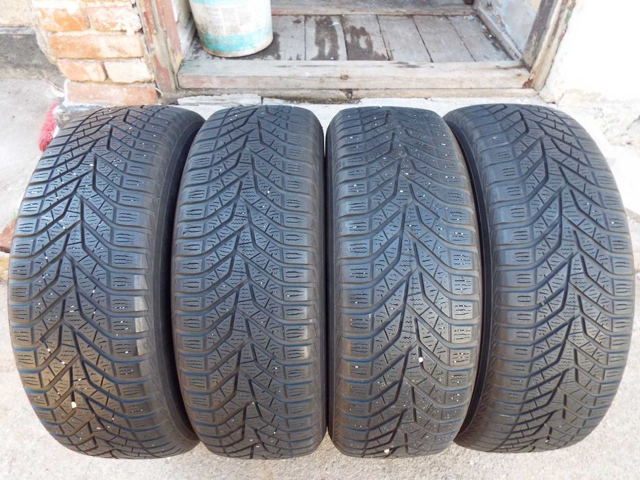 vand 4 anvelope de iarna 215/60/16 yokohama winter pret 500lei toate4