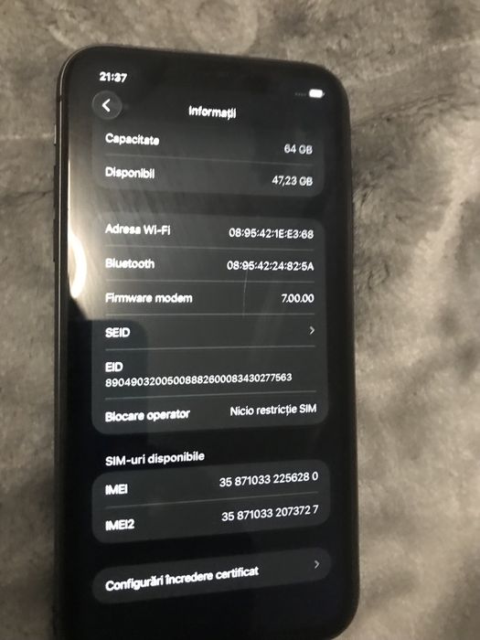 Vand iphone 11 de 64 gb negru
