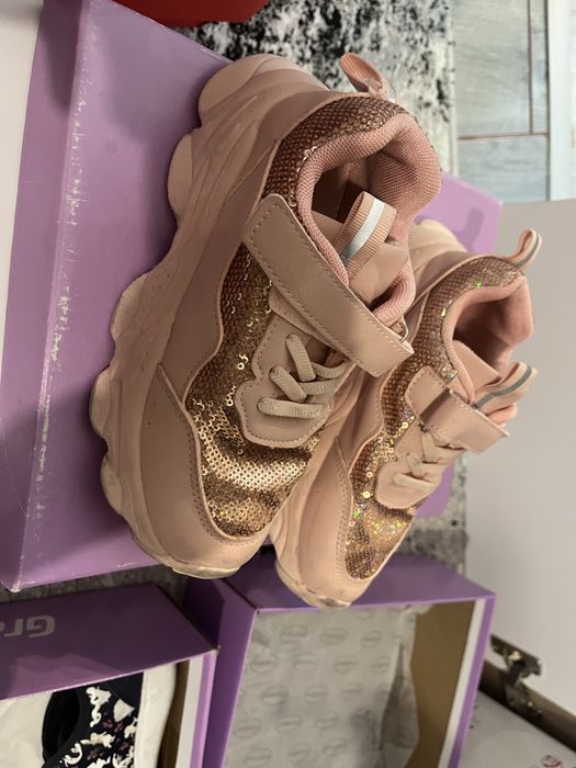 Обувки 31 и 32 номер 7 лв брой