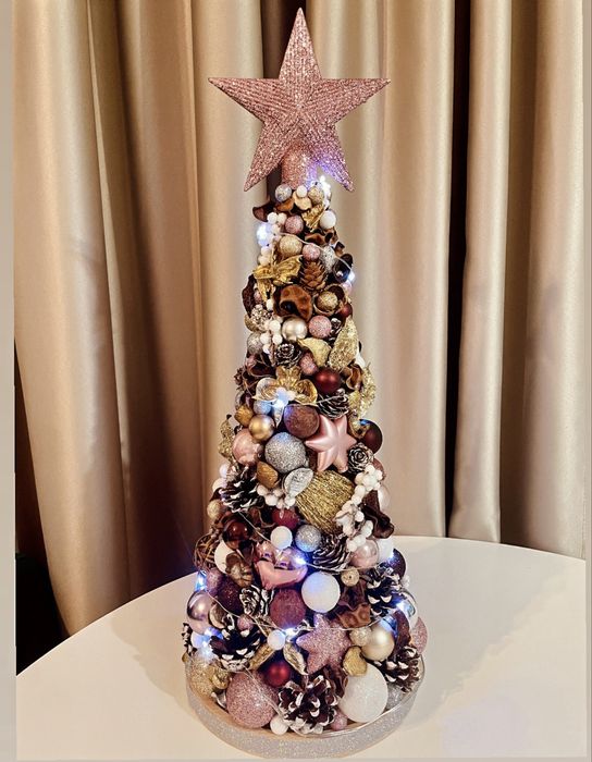 Decorațiuni de Crăciun-Braduți Handmade