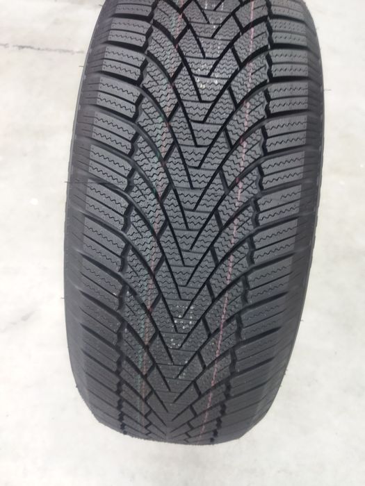 Ilink snowgripeer 215/55/17