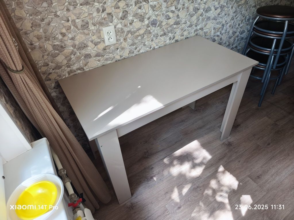 Продам Кухонный стол (Новый)