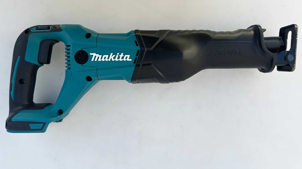 Makita DJR186 - Акумулаторен саблен трион 18V 2024г. неразличим от нов