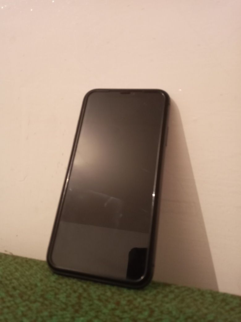 iPhone 11 64Gb продам