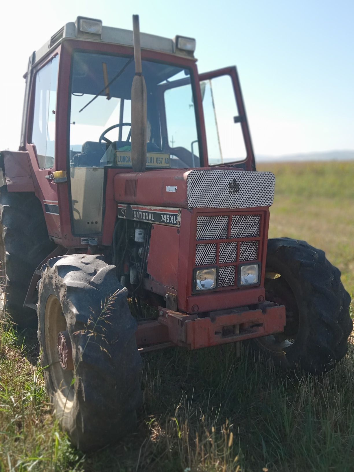 Vând tractor internațional
