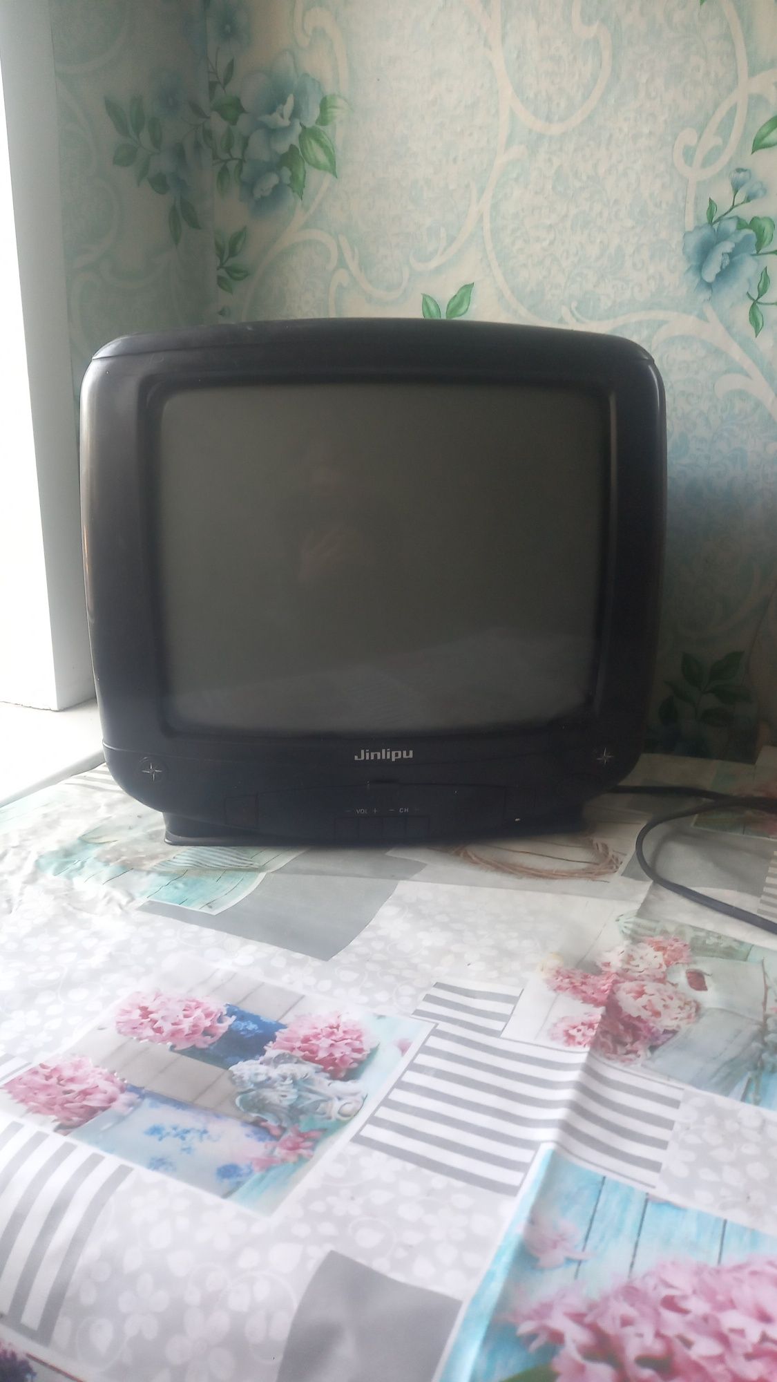 Черно-белый телевизор