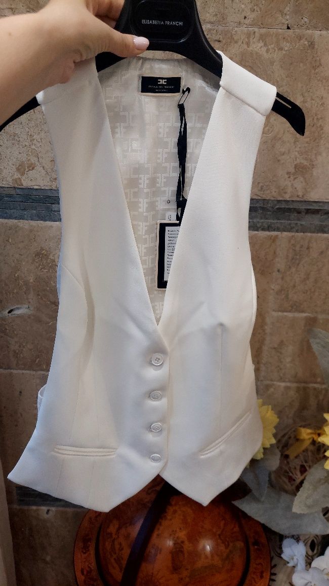 Чисто нов Елек Elisabetta franchi