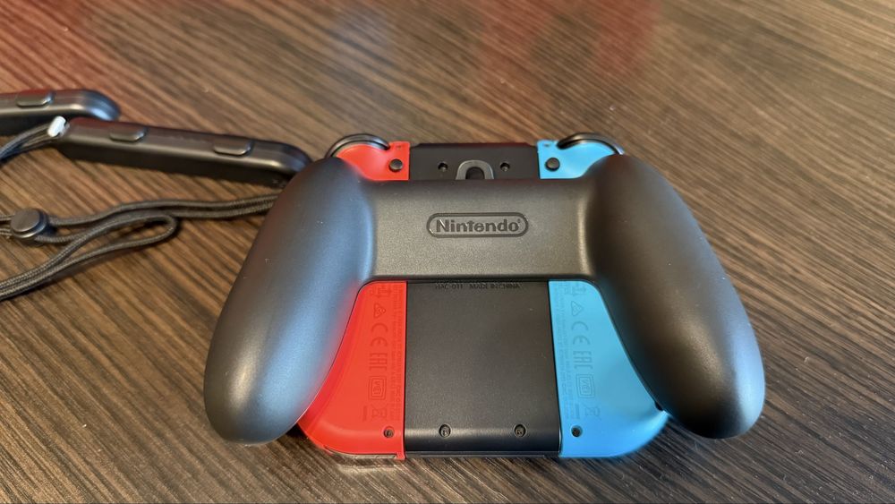 Consola NINTENDO SWITCH (Neon Red & Blue Joy-Cons) – full box