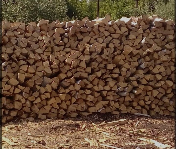 Отын.Құрғақ отын, көмір қаппен. Дрова. Уголь.Сухие дрова мешками.