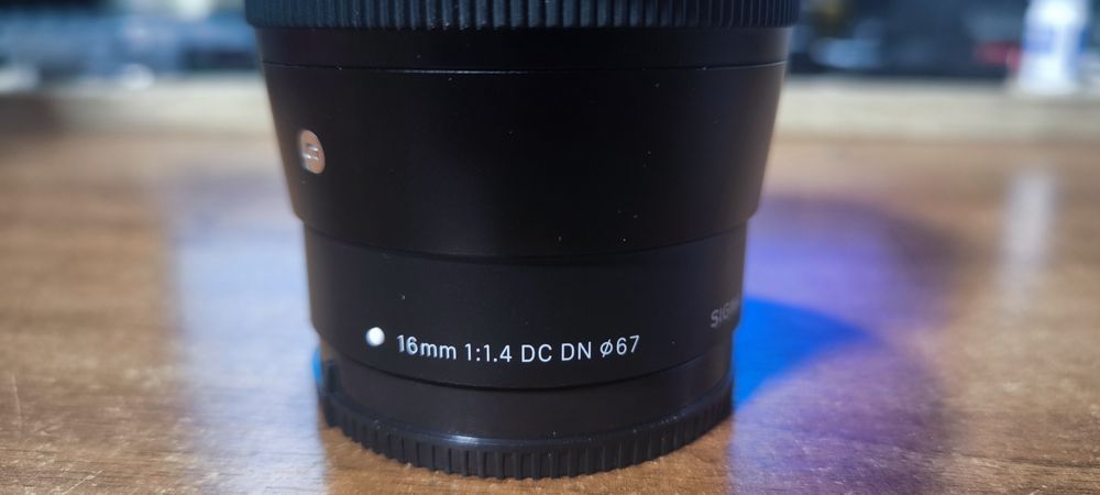 Obiectiv Sigma -Canon DC DN 16mm F  1,4 EF M