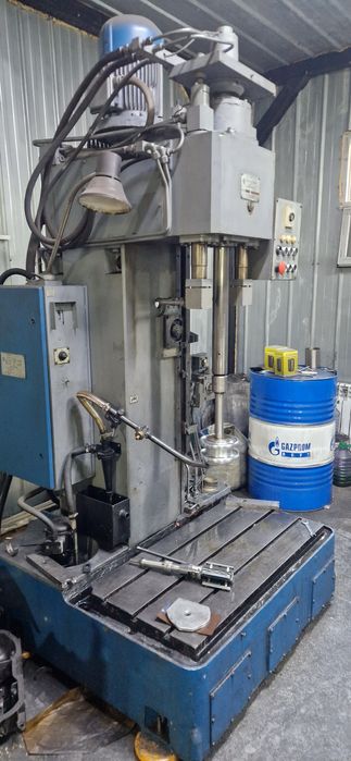 Продам хонинговальный станок 3К833