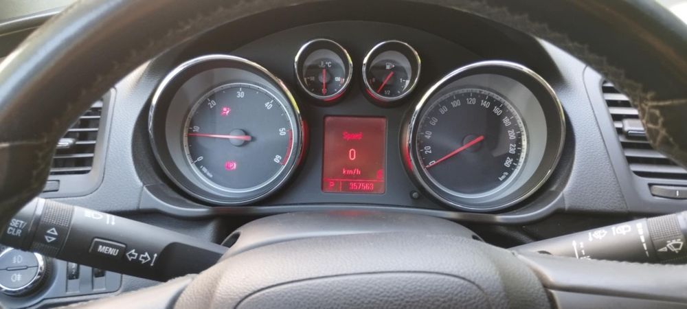 Продавам Опел Инсигния 2.0 cdti