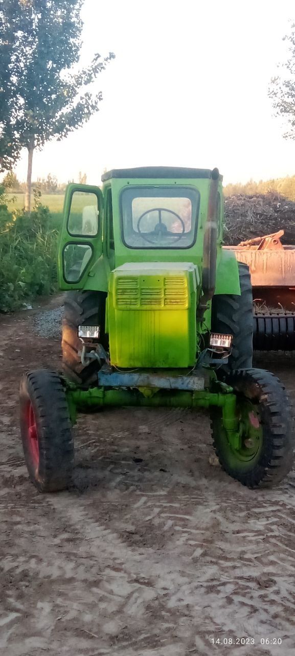 T40 Traktr va prespadborshik sotiladi