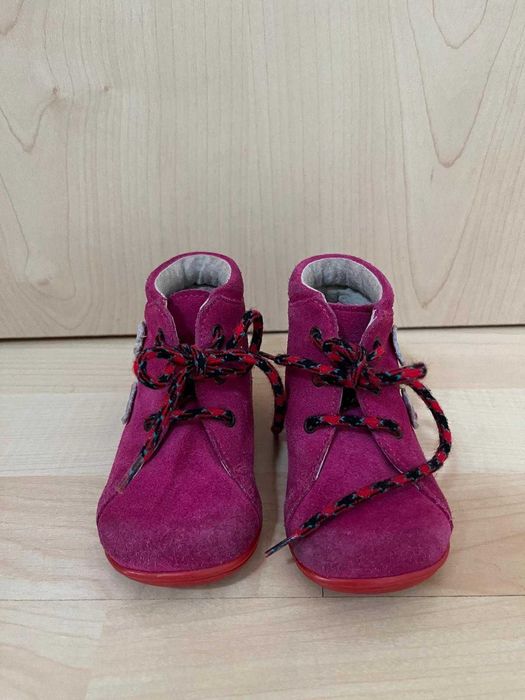 Ghetute din piele intoarsa, marimea 20