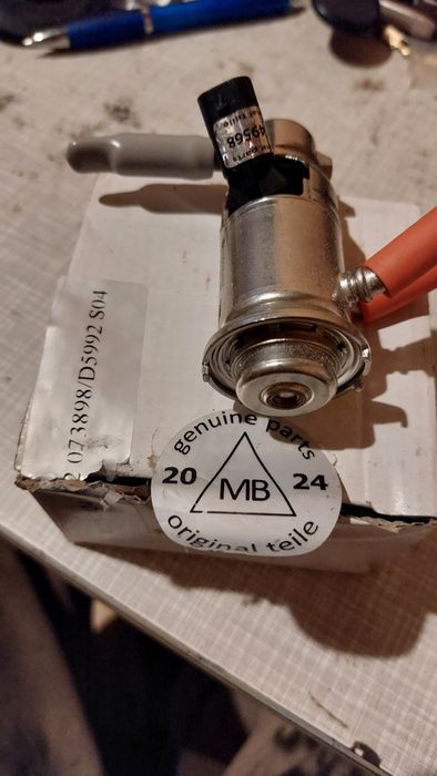 Injector adblue mercedes A00049041  e class original, nou A0004904100