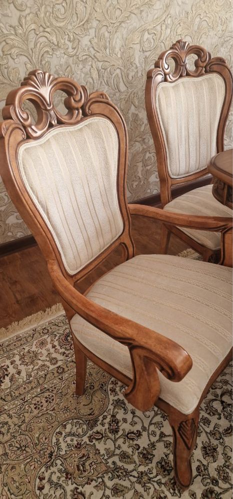Стол со стульями