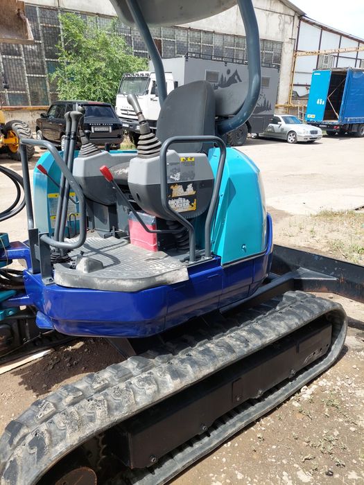 Миниэкскаватор на гусеничном ходу