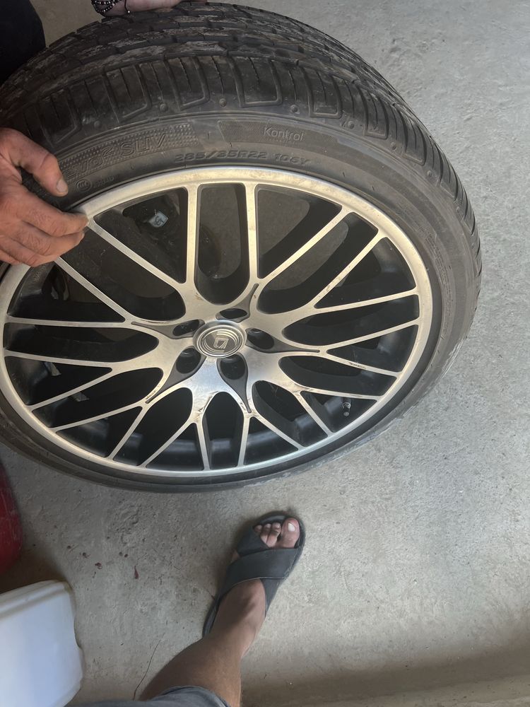 285/35/22 -vara pentru bmw x5/x6-range rover 5x120