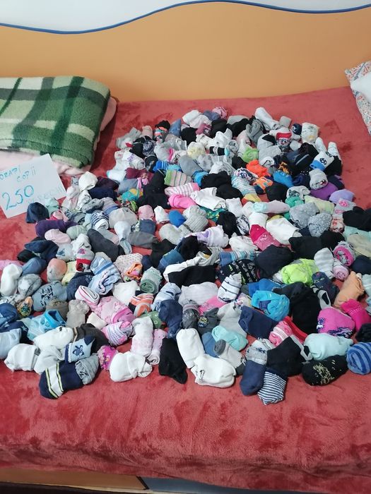 REDUCERE : Ciorapi pentru copii :  250 perechi