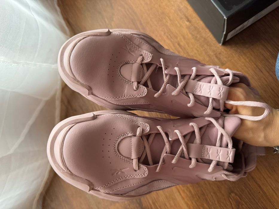 Сникърси REEBOK club CARDI B 39 номер