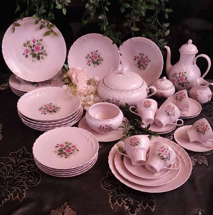 Немски сервиз за хранене и кафе Hutschenreuther.  Розов порцелан