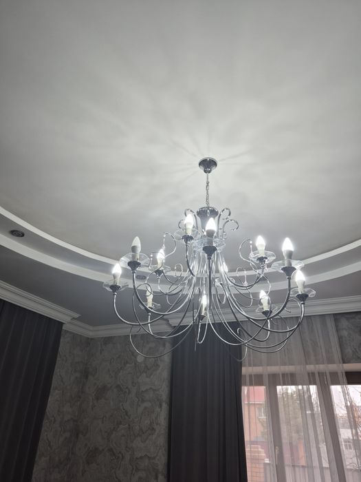 Продам двухуровневую люстру